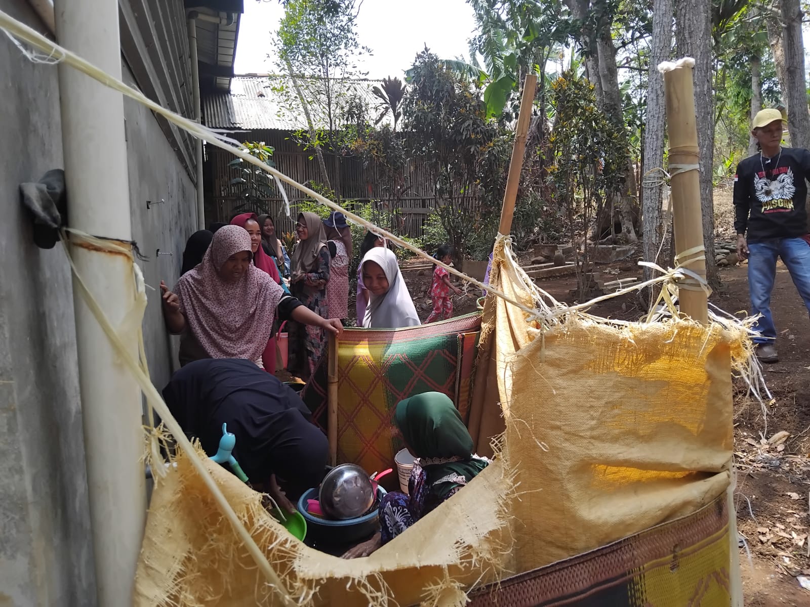 Bangun Mck Alirkan Air Bersih Untuk Warga Garut